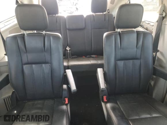 ✅ 2011 Chrysler Town & Country Touring L • VIN: 2A4RR8DG1BR782718 • Lot: 84973865. Wystawiony na Copart z przebiegiem 245 274 mil. Bezpłatny archiwum sprzedaży aukcyjnych z USA i szczegółowy raport historii pojazdu na DreamBid. Zdjęcie 10.