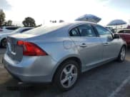 ✅ 2013 Volvo S60 T5 Premier • VIN: YV1612FS1D2196501 • Лот: 92909675. Опубликован ранее на Copart с пробегом 58 826 миль. Бесплатный доступ к архиву аукционных продаж из США и подробный отчёт об истории автомобиля на DreamBid. Изображение 3.