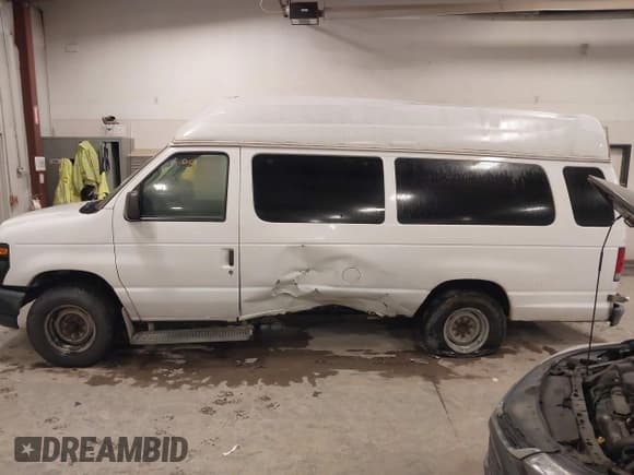 ✅ 2013 Ford Econoline Passenger XL • VIN: 1FBSS3BLXDDB17809 • Lot: 41280844. Wystawiony na IAAI z przebiegiem 110 081 mil. Bezpłatny archiwum sprzedaży aukcyjnych z USA i szczegółowy raport historii pojazdu na DreamBid. Zdjęcie 14.