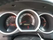 ✅ 2015 Toyota Tacoma PreRunner • VIN: 5TFJX4GN2FX045983 • Лот: 93686345. Опубликован ранее на Copart с пробегом 283 800 миль. Бесплатный доступ к архиву аукционных продаж из США и подробный отчёт об истории автомобиля на DreamBid. Изображение 9.