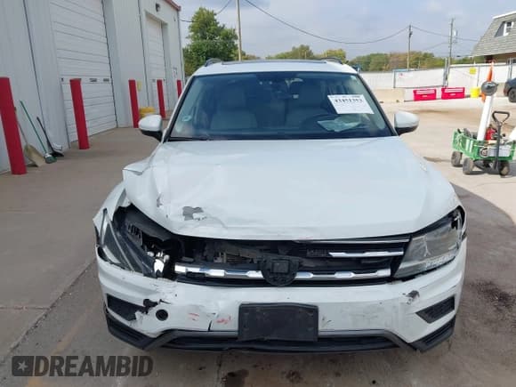✅ 2020 Volkswagen Tiguan SE • VIN: 3VV2B7AX2LM006165 • Lot: 43451353. Wystawiony na IAAI z przebiegiem 99 099 mil. Bezpłatny archiwum sprzedaży aukcyjnych z USA i szczegółowy raport historii pojazdu na DreamBid. Zdjęcie 12.