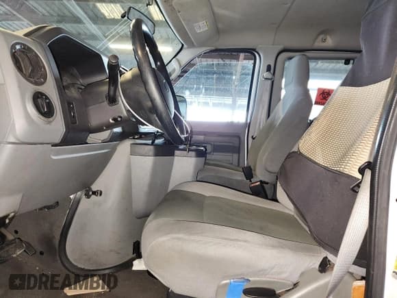 ✅ 2009 Ford Econoline Passenger XL • VIN: 1FBNE31L09DA68620 • Lot: 91488965. Wystawiony na Copart z przebiegiem 83 726 mil. Bezpłatny archiwum sprzedaży aukcyjnych z USA i szczegółowy raport historii pojazdu na DreamBid. Zdjęcie 7.