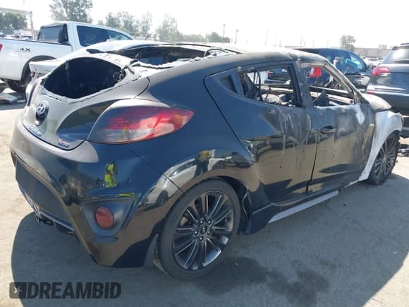 ✅ 2016 Hyundai Veloster Turbo • VIN: KMHTC6AE2GU291956 • Lot: 40088117. Wystawiony na IAAI z przebiegiem Nie podano. Bezpłatny archiwum sprzedaży aukcyjnych z USA i szczegółowy raport historii pojazdu na DreamBid. Zdjęcie 4.