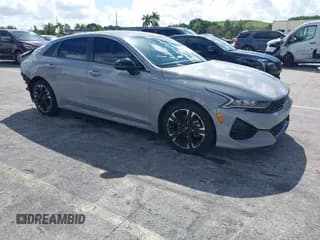 ✅ 2022 Kia K5 GT-Line • VIN: 5XXG64J28NG165403 • Lot: 43521333. Wystawiony na IAAI z przebiegiem 45 870 mil. Bezpłatny archiwum sprzedaży aukcyjnych z USA i szczegółowy raport historii pojazdu na DreamBid. Zdjęcie 1.