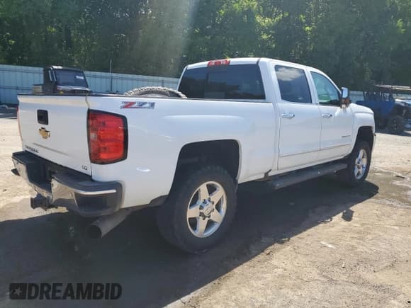 ✅ 2015 Chevrolet Silverado 2500HD LTZ • VIN: 1GC1KWE89FF665985 • Lot: 65956845. Wystawiony na Copart z przebiegiem 261 917 mil. Bezpłatny archiwum sprzedaży aukcyjnych z USA i szczegółowy raport historii pojazdu na DreamBid. Zdjęcie 3.