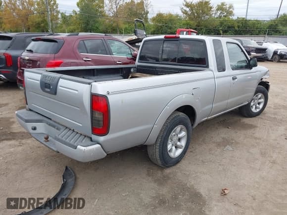 ✅ 2001 Nissan Frontier XE • VIN: 1N6DD26SX1C403457 • Lot: 43542375. Wystawiony na IAAI z przebiegiem 252 167 mil. Bezpłatny archiwum sprzedaży aukcyjnych z USA i szczegółowy raport historii pojazdu na DreamBid. Zdjęcie 4.