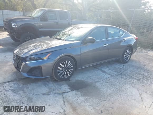 ✅ 2024 Nissan Altima SV • VIN: 1N4BL4DV4RN413509 • Lot: 43910367. Listed on IAAI with 25,220 mi. Free auction sales archive from the USA and detailed vehicle history report at DreamBid. Image 2.