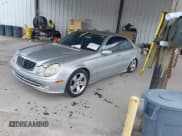 ✅ 2003 Mercedes-Benz E 500 • VIN: WDBUF70J13A250135 • Лот: 42697907. Опубликован ранее на IAAI с пробегом Не указан. Бесплатный доступ к архиву аукционных продаж из США и подробный отчёт об истории автомобиля на DreamBid. Изображение 2.