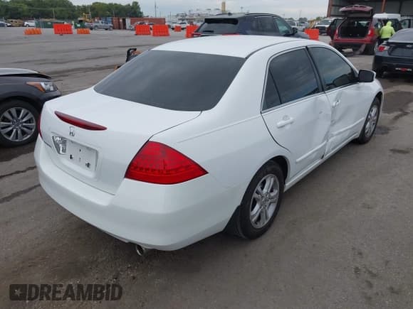 ✅ 2007 Honda Accord EX • VIN: 1HGCM56707A178872 • Lot: 43414146. Wystawiony na IAAI z przebiegiem 53 736 mil. Bezpłatny archiwum sprzedaży aukcyjnych z USA i szczegółowy raport historii pojazdu na DreamBid. Zdjęcie 4.