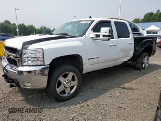 ✅ 2007 Chevrolet Silverado 2500HD 2LT • VIN: 1GCHK23677F505338 • Lot: 69451055. Wystawiony na Copart z przebiegiem 259 698 mil. Bezpłatny archiwum sprzedaży aukcyjnych z USA i szczegółowy raport historii pojazdu na DreamBid. Zdjęcie 1.