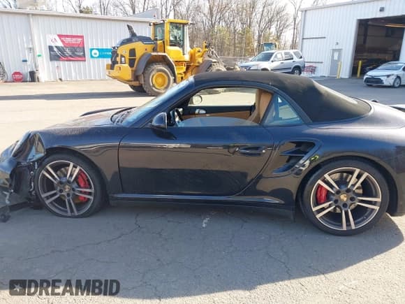 ✅ 2012 Porsche 911 Turbo S • VIN: WP0CD2A96CS773400 • Lot: 43869466. Listed on IAAI with 29,216 mi. Free auction sales archive from the USA and detailed vehicle history report at DreamBid. Image 14.