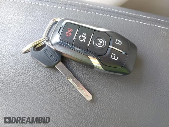 ✅ 2013 Lincoln MKZ • VIN: 3LN6L2G96DR805178 • Lot: 42915934. Wystawiony na IAAI z przebiegiem 158 757 mil. Bezpłatny archiwum sprzedaży aukcyjnych z USA i szczegółowy raport historii pojazdu na DreamBid. Zdjęcie 11.