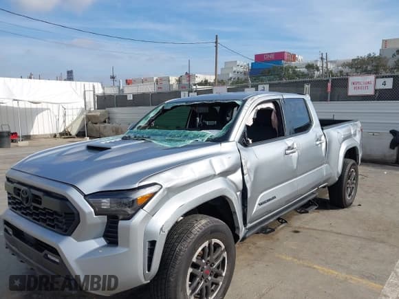 ✅ 2024 Toyota Tacoma SR5 • VIN: 3TMLB5JN5RM000794 • Lot: 43782792. Wystawiony na IAAI z przebiegiem 12 877 mil. Bezpłatny archiwum sprzedaży aukcyjnych z USA i szczegółowy raport historii pojazdu na DreamBid. Zdjęcie 6.