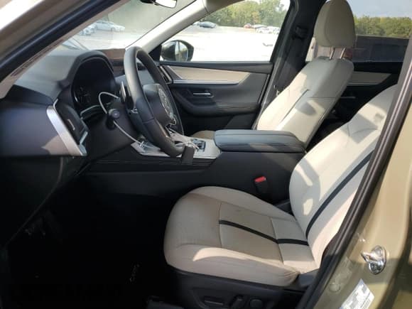 ✅ 2025 Mazda CX-70 Preferred • VIN: JM3KJBHD3S1116533 • Lot: 80076645. Wystawiony na Copart z przebiegiem 9 363 mil. Bezpłatny archiwum sprzedaży aukcyjnych z USA i szczegółowy raport historii pojazdu na DreamBid. Zdjęcie 7.