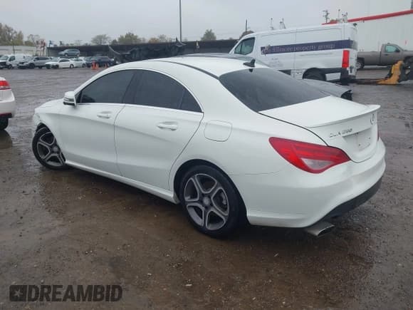 ✅ 2014 Mercedes-Benz CLA 250 • VIN: WDDSJ4GB7EN139255 • Lot: 43564945. Wystawiony na IAAI z przebiegiem Nie podano. Bezpłatny archiwum sprzedaży aukcyjnych z USA i szczegółowy raport historii pojazdu na DreamBid. Zdjęcie 3.