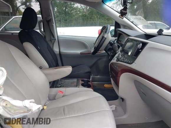 ✅ 2012 Toyota Sienna XLE AAS • VIN: 5TDYK3DC3CS218373 • Лот: 43035982. Опубликован ранее на IAAI с пробегом 155 533 миль. Бесплатный доступ к архиву аукционных продаж из США и подробный отчёт об истории автомобиля на DreamBid. Изображение 5.