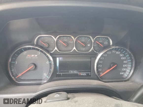 ✅ 2017 Chevrolet Silverado 2500HD LT • VIN: 1GC1KVEY5HF211021 • Lot: 58297065. Wystawiony na Copart z przebiegiem 176 143 mil. Bezpłatny archiwum sprzedaży aukcyjnych z USA i szczegółowy raport historii pojazdu na DreamBid. Zdjęcie 9.