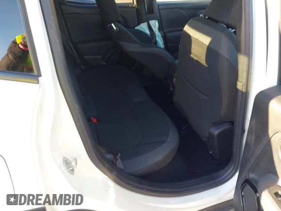 ✅ 2018 Jeep Renegade Latitude • VIN: ZACCJABB3JPJ50417 • Lot: 43589868. Wystawiony na IAAI z przebiegiem 74 833 mil. Bezpłatny archiwum sprzedaży aukcyjnych z USA i szczegółowy raport historii pojazdu na DreamBid. Zdjęcie 8.