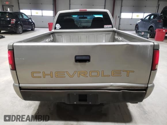 ✅ 2001 Chevrolet S-10 • VIN: 1GCCS14511K133245 • Лот: 83071044. Опубликован ранее на Copart с пробегом 113 607 миль. Бесплатный доступ к архиву аукционных продаж из США и подробный отчёт об истории автомобиля на DreamBid. Изображение 6.