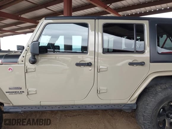 ✅ 2017 Jeep Wrangler Unlimited Rubicon • VIN: 1C4BJWFG7HL663203 • Lot: 42391999. Wystawiony na IAAI z przebiegiem 63 430 mil. Bezpłatny archiwum sprzedaży aukcyjnych z USA i szczegółowy raport historii pojazdu na DreamBid. Zdjęcie 15.