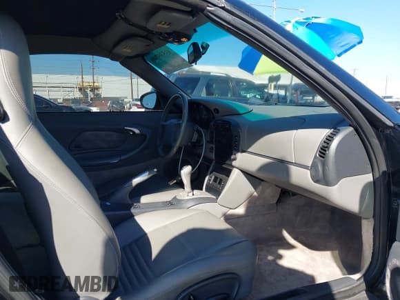 ✅ 1999 Porsche 911 • VIN: WP0CA2999XS650760 • Lot: 43538246. Wystawiony na IAAI z przebiegiem 71 207 mil. Bezpłatny archiwum sprzedaży aukcyjnych z USA i szczegółowy raport historii pojazdu na DreamBid. Zdjęcie 5.