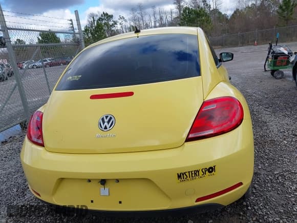 ✅ 2015 Volkswagen Beetle Fleet Edition • VIN: 3VWF17AT6FM655081 • Lot: 41623719. Listed on IAAI with 78,955 mi. Free auction sales archive from the USA and detailed vehicle history report at DreamBid. Image 17.