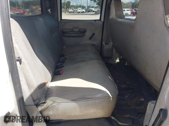 ✅ 2002 Ford F-350 XL • VIN: 1FTSW30FX2EC31975 • Lot: 42973897. Wystawiony na IAAI z przebiegiem Nie podano. Bezpłatny archiwum sprzedaży aukcyjnych z USA i szczegółowy raport historii pojazdu na DreamBid. Zdjęcie 8.