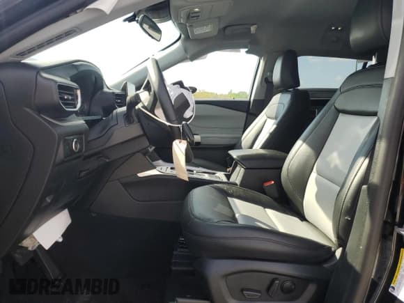 ✅ 2024 Ford Explorer XLT • VIN: 1FMSK7DH6RGA59839 • Lot: 48319795. Wystawiony na Copart z przebiegiem 12 070 mil. Bezpłatny archiwum sprzedaży aukcyjnych z USA i szczegółowy raport historii pojazdu na DreamBid. Zdjęcie 7.