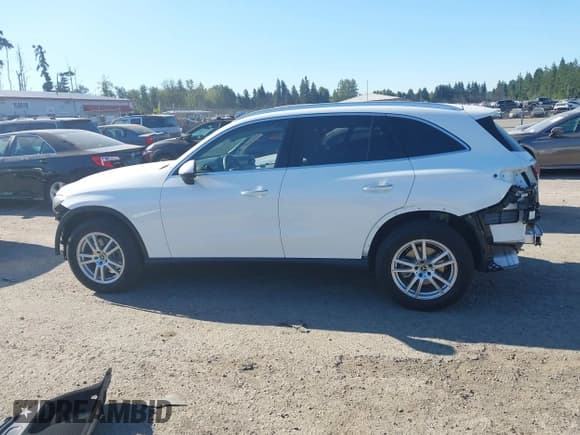 ✅ 2025 Mercedes-Benz GLC 300 • VIN: W1NKM4HB6SF345438 • Lot: 42950970. Wystawiony na IAAI z przebiegiem 923 mil. Bezpłatny archiwum sprzedaży aukcyjnych z USA i szczegółowy raport historii pojazdu na DreamBid. Zdjęcie 15.