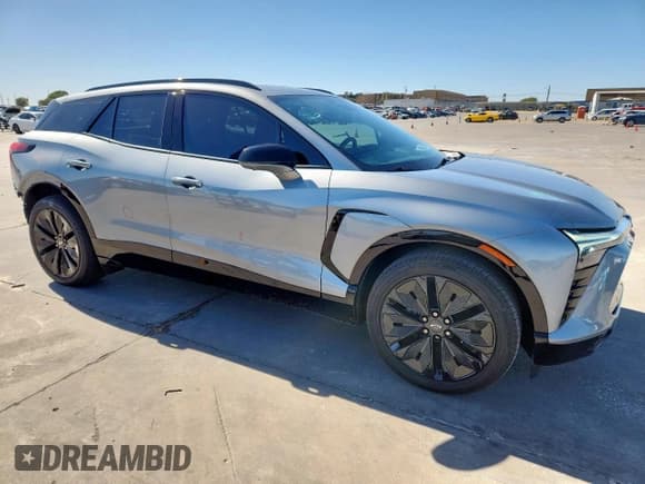 ✅ 2025 Chevrolet Blazer EV RWD RS • VIN: 3GNKDHRK1SS167602 • Лот: 90473955. Опубликован ранее на Copart с пробегом 14 719 миль. Бесплатный доступ к архиву аукционных продаж из США и подробный отчёт об истории автомобиля на DreamBid. Изображение 4.