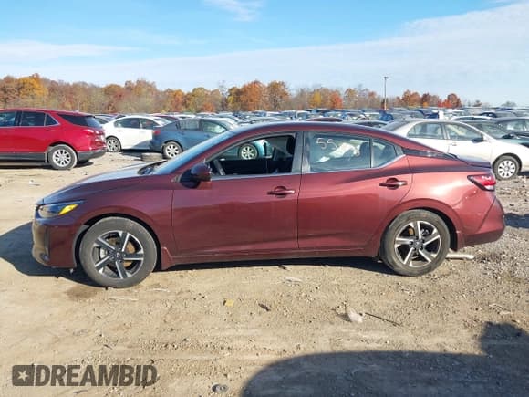 ✅ 2024 Nissan Sentra SV • VIN: 3N1AB8CV3RY275887 • Lot: 43625585. Wystawiony na IAAI z przebiegiem 9 146 mil. Bezpłatny archiwum sprzedaży aukcyjnych z USA i szczegółowy raport historii pojazdu na DreamBid. Zdjęcie 14.