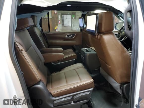 ✅ 2021 Chevrolet Suburban High Country • VIN: 1GNSKGKL6MR426724 • Lot: 74286054. Wystawiony na Copart z przebiegiem 36 428 mil. Bezpłatny archiwum sprzedaży aukcyjnych z USA i szczegółowy raport historii pojazdu na DreamBid. Zdjęcie 11.