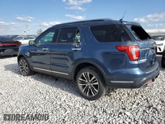 ✅ 2019 Ford Explorer Platinum • VIN: 1FM5K8HT1KGA66706 • Lot: 57698304. Wystawiony na Copart z przebiegiem 46 086 mil. Bezpłatny archiwum sprzedaży aukcyjnych z USA i szczegółowy raport historii pojazdu na DreamBid. Zdjęcie 2.