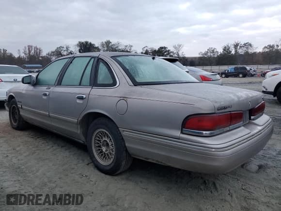 ✅ 1995 Ford Crown Victoria LX • VIN: 2FALP74W2SX109926 • Lot: 77365174. Listed on Copart with 192,333 mi. Free auction sales archive from the USA and detailed vehicle history report at DreamBid. Image 2.