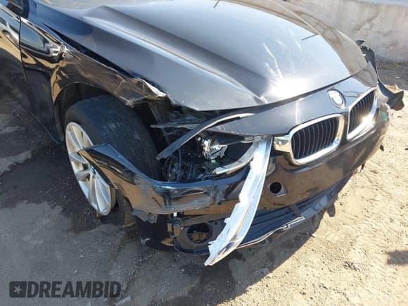 ✅ 2018 BMW 3 Series 320i • VIN: WBA8E1G50JNU90758 • Лот: 43441309. Опубликован ранее на IAAI с пробегом 88 740 миль. Бесплатный доступ к архиву аукционных продаж из США и подробный отчёт об истории автомобиля на DreamBid. Изображение 17.