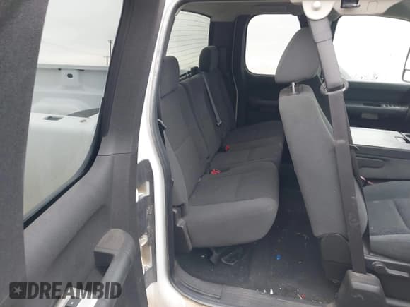 ✅ 2008 Chevrolet Silverado 2500HD 1LT • VIN: 1GCHK29K98E154928 • Lot: 41439766. Wystawiony na IAAI z przebiegiem Nie podano. Bezpłatny archiwum sprzedaży aukcyjnych z USA i szczegółowy raport historii pojazdu na DreamBid. Zdjęcie 8.