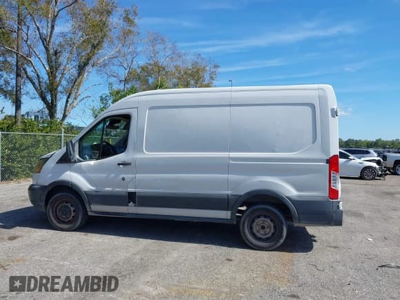 ✅ 2015 Ford Transit Cargo • VIN: 1FTNR1CM2FKB24963 • Lot: 41455934. Wystawiony na IAAI z przebiegiem 220 106 mil. Bezpłatny archiwum sprzedaży aukcyjnych z USA i szczegółowy raport historii pojazdu na DreamBid. Zdjęcie 14.