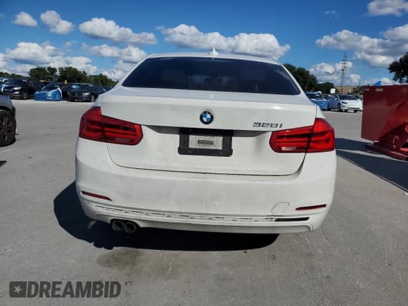 ✅ 2016 BMW 3 Series 328i • VIN: WBA8E9C56GK645053 • Lot: 86226745. Wystawiony na Copart z przebiegiem 167 376 mil. Bezpłatny archiwum sprzedaży aukcyjnych z USA i szczegółowy raport historii pojazdu na DreamBid. Zdjęcie 6.