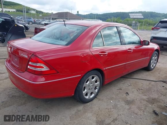 ✅ 2005 Mercedes-Benz C 240 • VIN: WDBRF81J35F571898 • Lot: 42677515. Listed on IAAI with 134,599 mi. Free auction sales archive from the USA and detailed vehicle history report at DreamBid. Image 4.