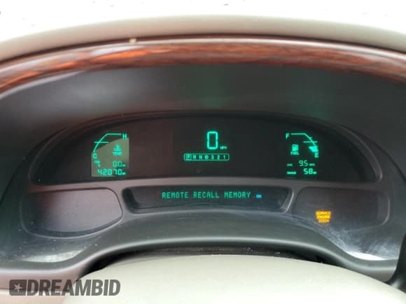 ✅ 2001 Cadillac DeVille • VIN: 1G6KD54Y81U255891 • Lot: 57560695. Wystawiony na Copart z przebiegiem 42 070 mil. Bezpłatny archiwum sprzedaży aukcyjnych z USA i szczegółowy raport historii pojazdu na DreamBid. Zdjęcie 9.