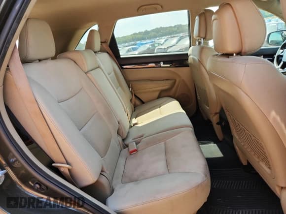 ✅ 2012 Kia Sorento LX • VIN: 5XYKT4A23CG190690 • Lot: 80503325. Listed on Copart with 114,622 mi. Free auction sales archive from the USA and detailed vehicle history report at DreamBid. Image 11.