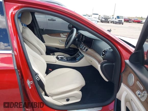 ✅ 2017 Mercedes-Benz E 300 Luxury • VIN: WDDZF4JB8HA043395 • Lot: 43032834. Listed on IAAI with 57,875 mi. Free auction sales archive from the USA and detailed vehicle history report at DreamBid. Image 5.