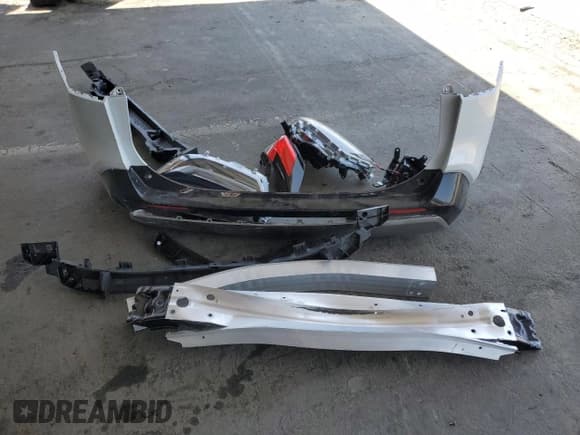 ✅ 2025 Toyota RAV4 Hybrid SE • VIN: JTM16RFV0SD573275 • Лот: 62173985. Опубликован ранее на Copart с пробегом 8 754 миль. Бесплатный доступ к архиву аукционных продаж из США и подробный отчёт об истории автомобиля на DreamBid. Изображение 12.