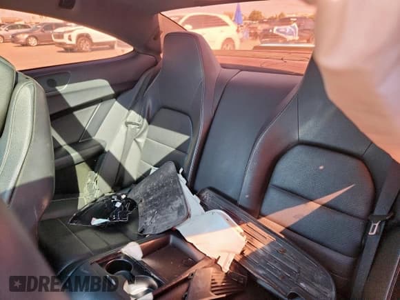 ✅ 2015 Mercedes-Benz C 250 • VIN: WDDGJ4HB6FG390035 • Lot: 71198395. Wystawiony na Copart z przebiegiem Nie podano. Bezpłatny archiwum sprzedaży aukcyjnych z USA i szczegółowy raport historii pojazdu na DreamBid. Zdjęcie 10.