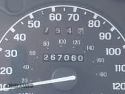 ✅ 1997 Ford Explorer XL • VIN: 1FMDU34E0VZC19259 • Lot: 43549017. Wystawiony na IAAI z przebiegiem 267 060 mil. Bezpłatny archiwum sprzedaży aukcyjnych z USA i szczegółowy raport historii pojazdu na DreamBid. Zdjęcie 7.