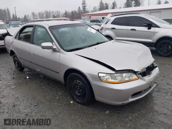 ✅ 1998 Honda Accord LX • VIN: 1HGCG5645WA033628 • Лот: 43864348. Опубликован ранее на IAAI с пробегом 226 932 миль. Бесплатный доступ к архиву аукционных продаж из США и подробный отчёт об истории автомобиля на DreamBid. Изображение 1.