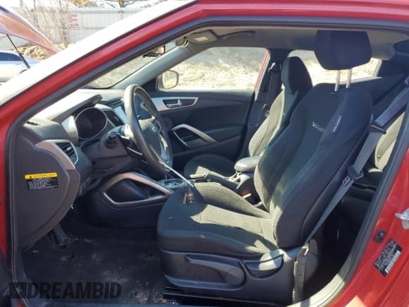 ✅ 2014 Hyundai Veloster • VIN: KMHTC6ADXEU185114 • Lot: 49252325. Wystawiony na Copart z przebiegiem 125 082 mil. Bezpłatny archiwum sprzedaży aukcyjnych z USA i szczegółowy raport historii pojazdu na DreamBid. Zdjęcie 7.