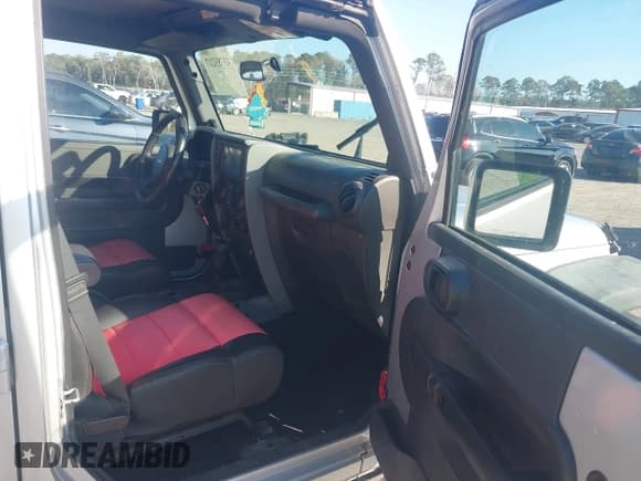 ✅ 2008 Jeep Wrangler Unlimited X • VIN: 1J4GA391X8L542610 • Lot: 43783217. Listed on IAAI with 203,955 mi. Free auction sales archive from the USA and detailed vehicle history report at DreamBid. Image 5.