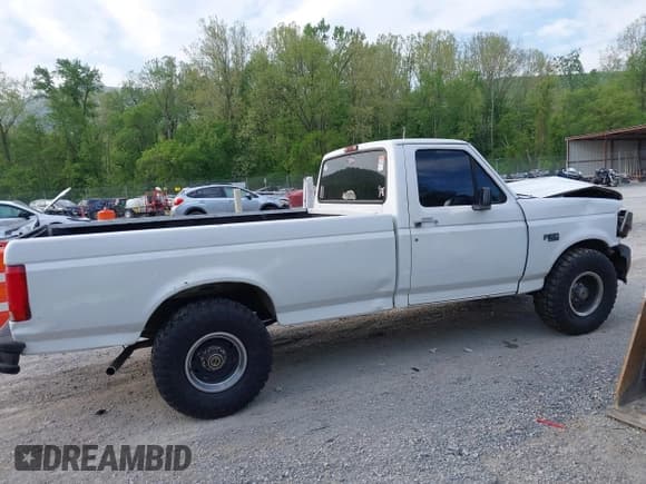 ✅ 1995 Ford F-150 • VIN: 1FTDF15Y2SNA03900 • Lot: 42128479. Wystawiony na IAAI z przebiegiem 262 871 mil. Bezpłatny archiwum sprzedaży aukcyjnych z USA i szczegółowy raport historii pojazdu na DreamBid. Zdjęcie 13.