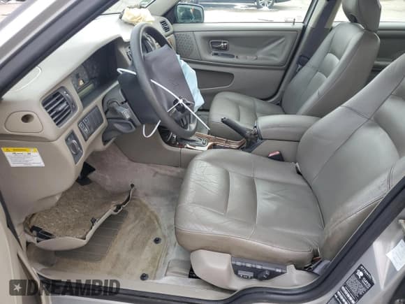 ✅ 1998 Volvo S70 • VIN: YV1LS5676W1522671 • Lot: 88859815. Listed on Copart with 185,585 mi. Free auction sales archive from the USA and detailed vehicle history report at DreamBid. Image 7.